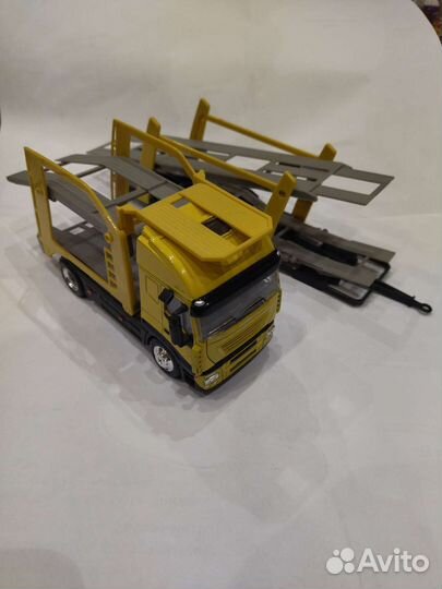 Автовоз Iveco Strails от New Ray 1:43