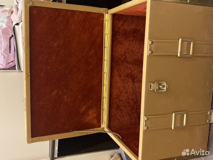Сундук кожаный