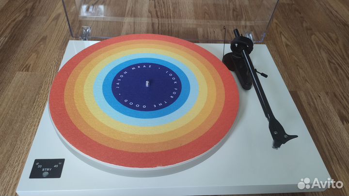 Проигрыватель для винила Pro-Ject Debut Carbon