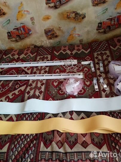 Карниз с вертикальными жалюзи б/у