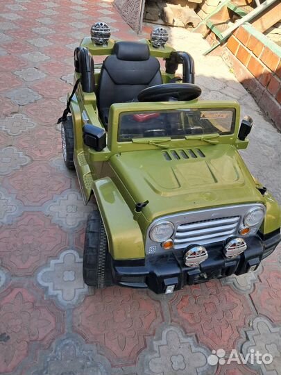 Детская машина электромобиль с пультом бу