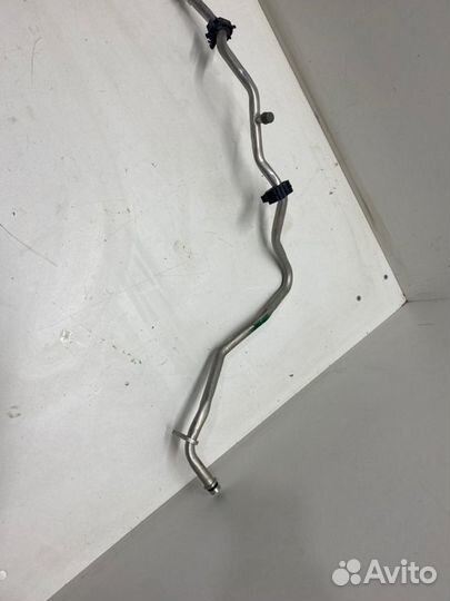 Трубка кондиционера толстая правая Toyota Camry