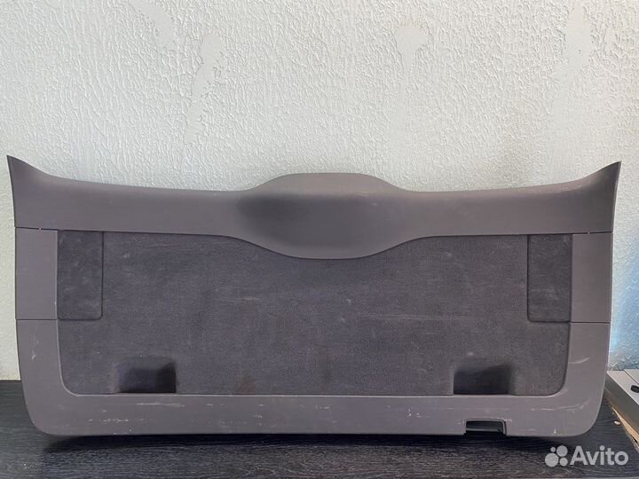 Дверная карта правая на Volkswagen Touareg