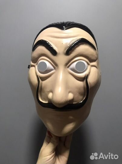 Маска Сальвдора Дали