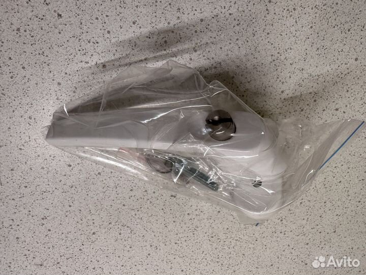 Ручка оконная с замком