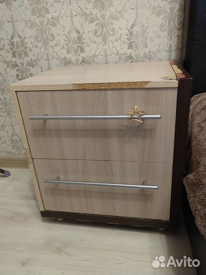 Тумба прикроватная