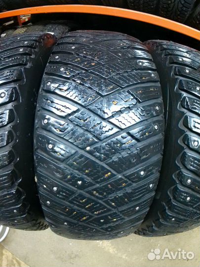 Goodyear Ultragrip Ice Arctic 215/65 R16