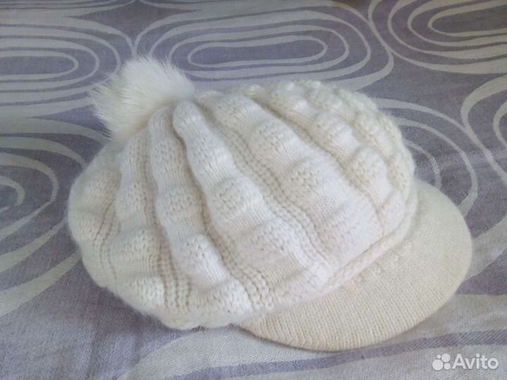 Шапка вязаная с козырьком