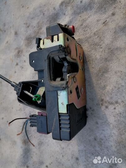 Замок двери задней левой Opel Vectra B