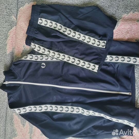 Fred perry с лампасами