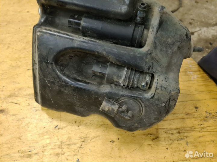 Бачок стеклоомывателя Mercedes-Benz S-Klass седан