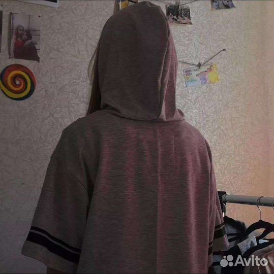Кроп топ с капюшоном