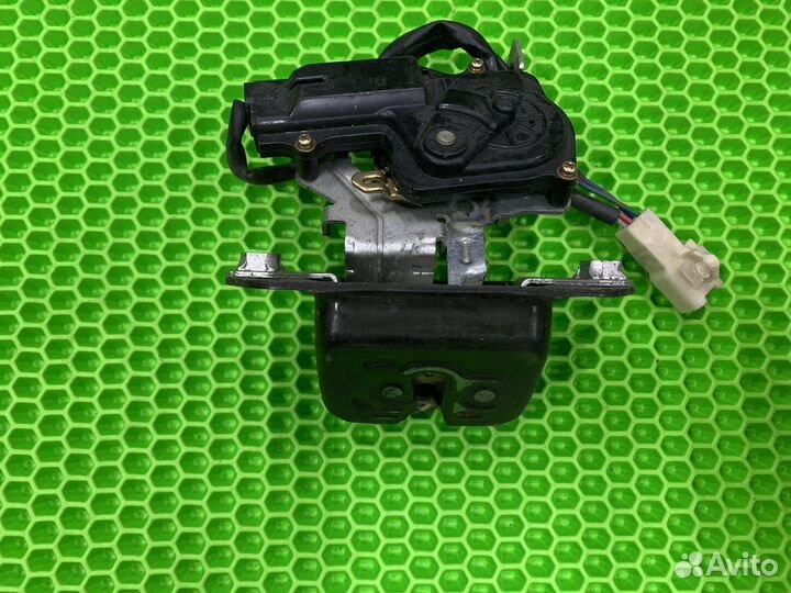 Замок крышки багажника Subaru Tribeca