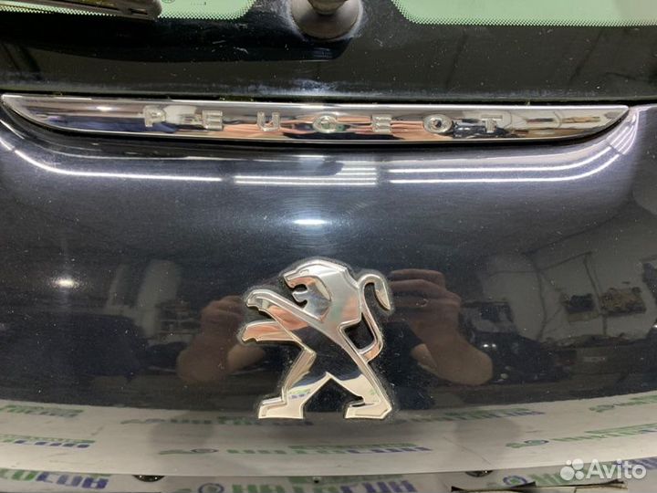Крышка багажника в сборе задняя Peugeot 208