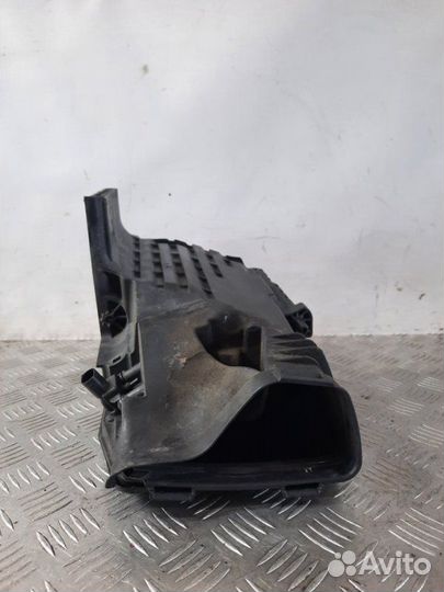 Корпус воздушного фильтра Mercedes-Benz C-Class