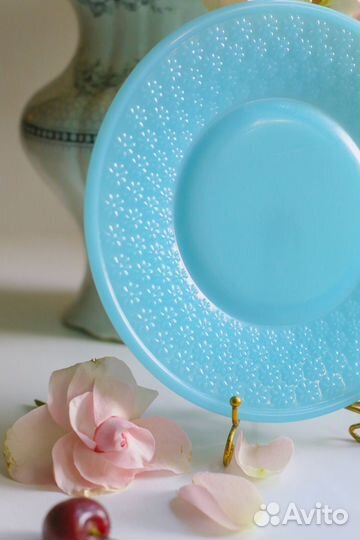 Старинная тарелочка опалиновое стекло Франция