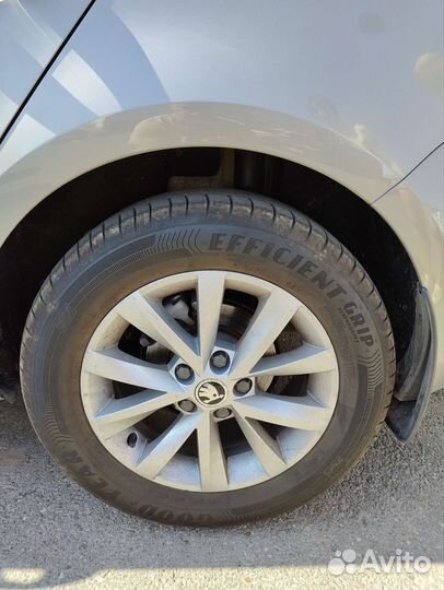 Goodyear EfficientGrip Performance 215/60 R16 99