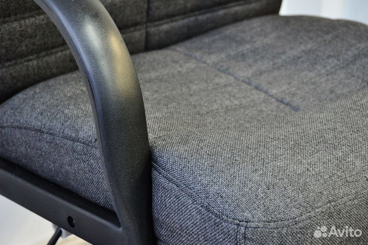 Офисное кресло 