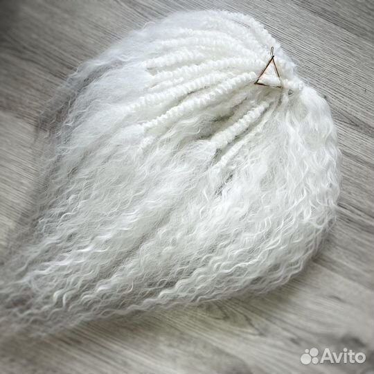 Модель на дредокудри