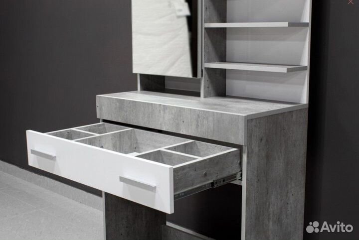 Туалетный столик с зеркалом Инстайл