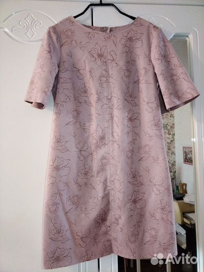 Платье прямого кроя розовое с цветами