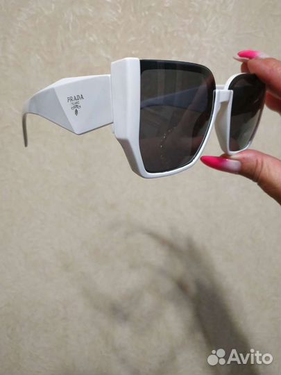 Солнцезащитные очки Prada