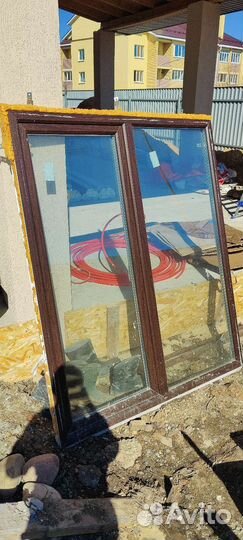 Окно пластиковое бу коричневое