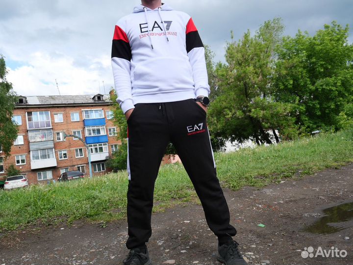 Спортивный костюм мужской EA7
