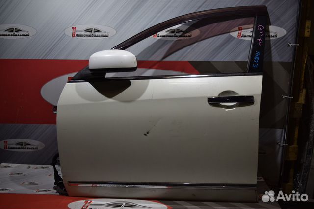 Дверь перед лево c Nissan Bluebird Sylphy KG11 MR2