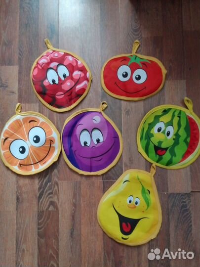 Набор прихваток и полотенце