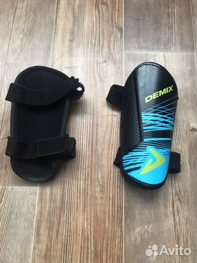 Щитки футбольные детские