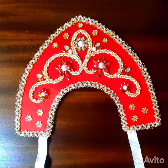 Кокошник большой красный