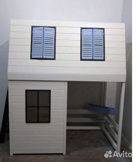 Детская двухъярусная кровать для двоих детей