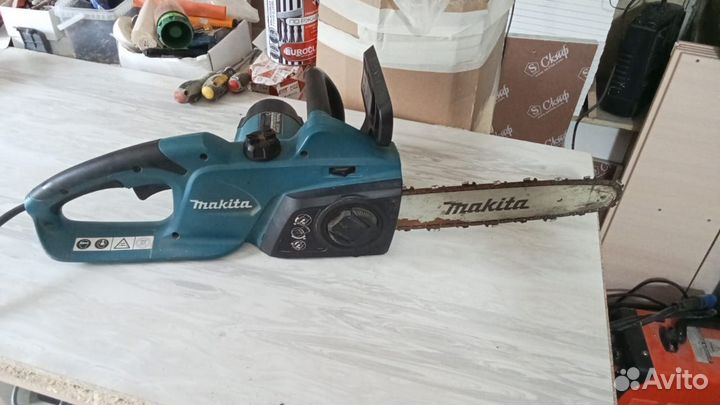 Пила цепная электрическая Makita UC3041A. 1800Вт