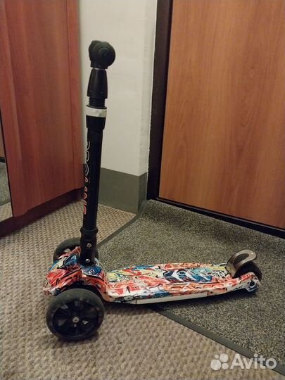 Самокат со светящимися колесами