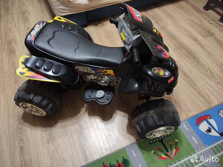 Детский квадроцикл на аккумуляторе