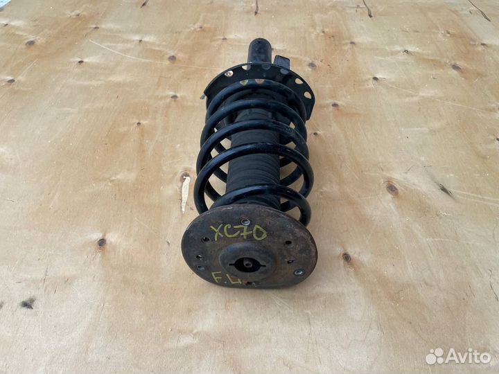 Стойка передняя левая Volvo XC70 BZ