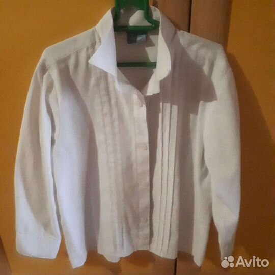 Костюм детский р-р 116-122 + 2 рубашки