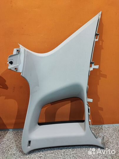 Обшивка стойки багажника Volkswagen Tiguan 5N1