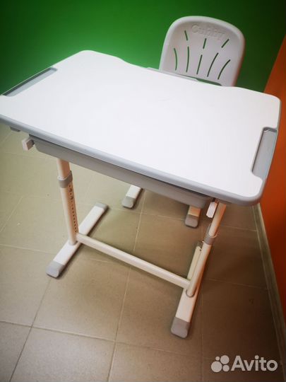 Школьный стол и стул