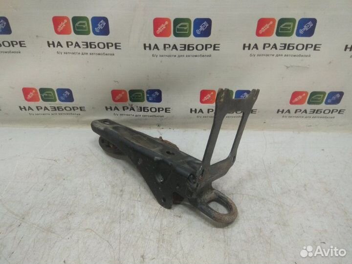 Петля буксировочная задняя Land Rover Freelander 2