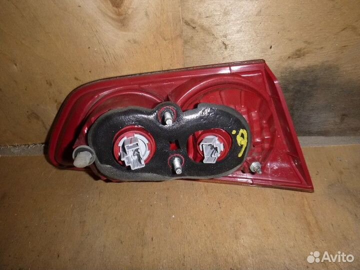 Фонарь задний внутренний правый mitsubishi lancer