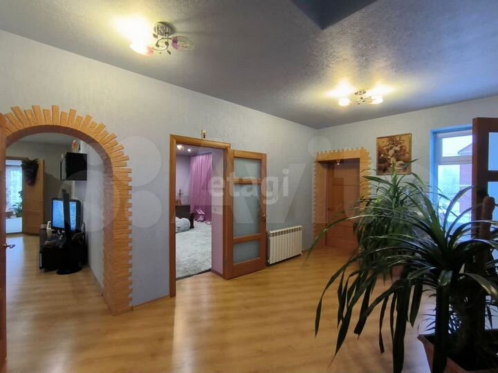 Дом 401,6 м² на участке 7,5 сот.