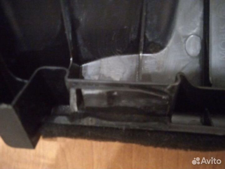 Дефлектор радиатора передний правый Kia Soul AM