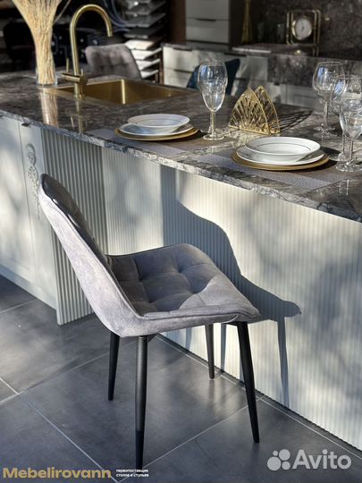 Велюровые стулья для кухни с мягким сиденьем