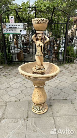 Фонтан Девушка с чашей на голове