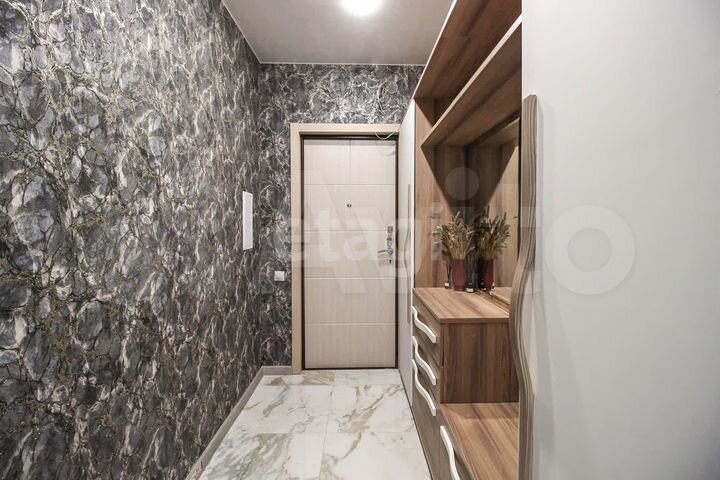 3-к. квартира, 82 м², 3/17 эт.