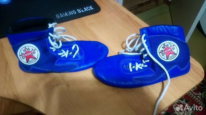 Борцовки и перчатки