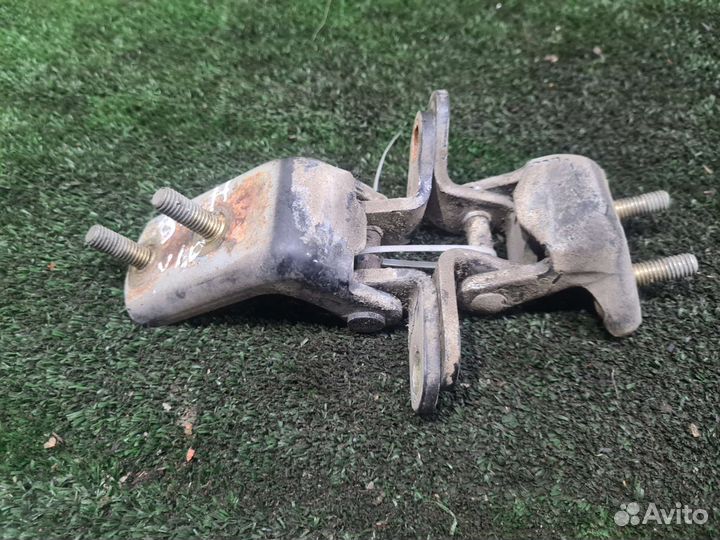 Петля двери задняя левая Lifan X60