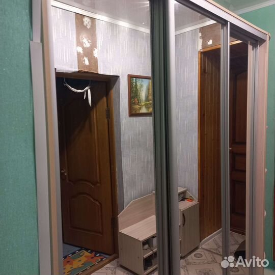 Зеркальный шкаф